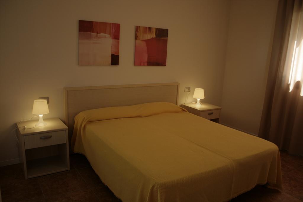 Villaggio Mithos Misano Adriatico Phòng bức ảnh